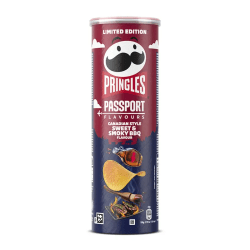 Pringles Passport Canadian Style Sweet & Smoky BBQ 165g vinröd och mörkblå limited edition-burk med bild på BBQ-grill och potati