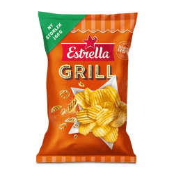 Orange påse Estrella Grill Chips med räfflade potatischips och texten Garanterat Krispig på förpackningen