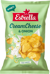 Grön påse Estrella Cream Cheese & Onion finräfflade potatischips 160g med bild på chips och färskost