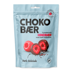 Nordthy Chokobaer ljusblå påse med frysetorkade hallon i mörk choklad, 80g, visar hela och halverade chokladbär