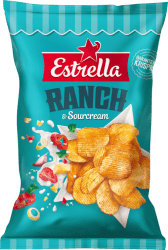 Turkos påse Estrella Ranch & Sourcream finräfflade potatischips med röd stjärnlogotyp och bild på chips med grädde och grönsaker