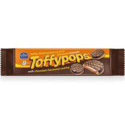 Förpackning av Lyons Toffypops Salted Caramel kex 120g med 8 kex synliga på framsidan mot brun och orange bakgrund