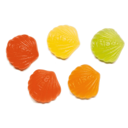 Fem snäckformade gelégodisbitar av Malaco Syrliga Snäckor i färgerna rött, orange, gult och grönt mot vit bakgrund