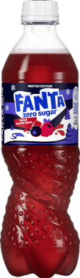 Zoom bild av Fanta Zero Forest Berries 50cl PET-flaska med mörkblå etikett och skogsbärsmotiv, sockerfri läsk, Winter Edition