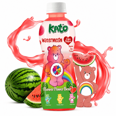 Zoom bild av Röd flaska Kato Care Bears Watermelon 320ml med Flower Power Bear-motiv, omgiven av vattenmelon och rött stänk