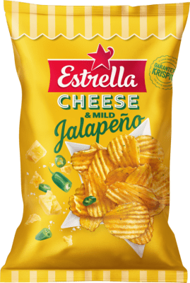 Zoom bild av Estrella Cheese & Mild Jalapeño chips 160g i gul påse med räfflade chips, cheddarost och jalapeñopeppar på förpackningen