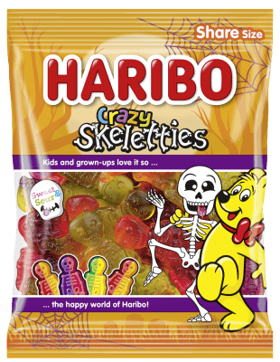Zoom bild av Haribo Crazy Skeletties 160g Share Size påse med färgglada skelettformade sötsura fruktgummin och Goldbären-maskoten
