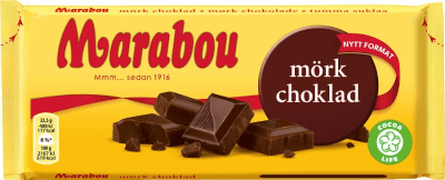 Zoom bild av Marabou Mörk Choklad 180g i gul förpackning med chokladbitar framför, märkt med 43% kakao