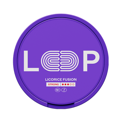 Loop Licorice Fusion Strong 10-pack – Tobaksfria nikotinpåsar med smak av lakrits och salmiak i svartvit design.