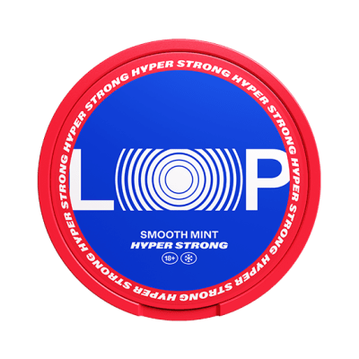 Loop Smooth Mint Hyper Strong 10-pack – Tobaksfria nikotinpåsar med len mint- och mentolsmak i blåvit förpackning.