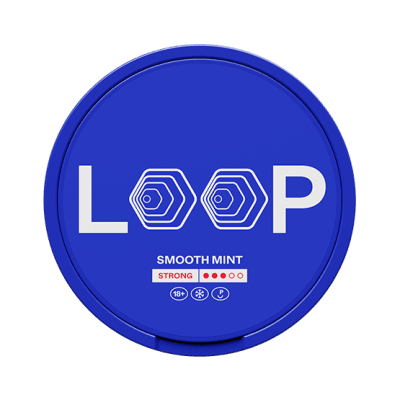 Loop Smooth Mint Strong 10-pack – Tobaksfria nikotinpåsar med len mint- och mentolsmak i ljusblå design.