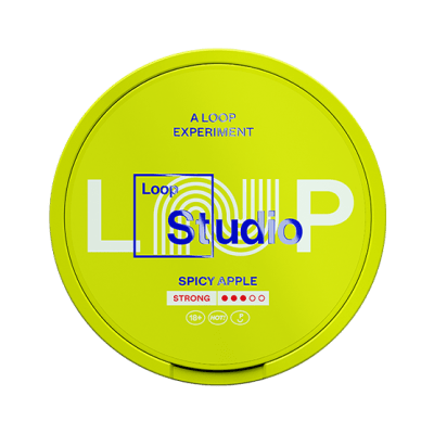 Loop Spice Apple Strong 10-pack – Tobaksfria nikotinpåsar med smak av äpple, kanel och kryddor i rödgrön design.