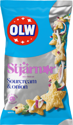 Zoom bild av Blå påse OLW Stjärnor Sourcream & Onion 100g med stjärnformade chips och OLW-logotyp