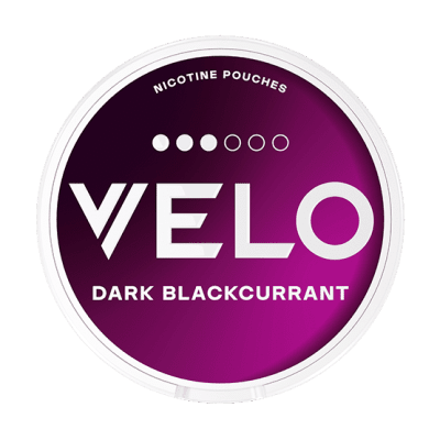 Zoom bild av Velo Dark Blackcurrant 10-pack – Tobaksfria nikotinpåsar med fyllig smak av svartvinbär.