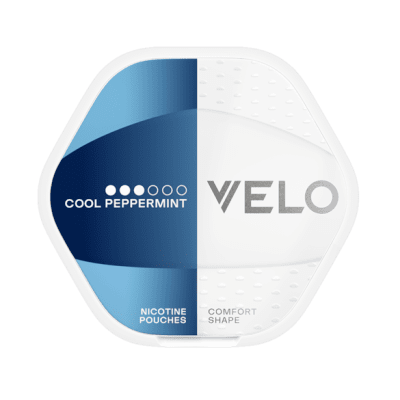 Zoom bild av VELO Shift Cool Peppermint 10-pack – vita slim nikotinpåsar med stark pepparmintsmak.