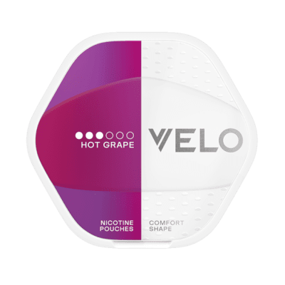 Zoom bild av VELO Shift Hot Grape 10-pack – vita slim nikotinpåsar med smak av het druva.